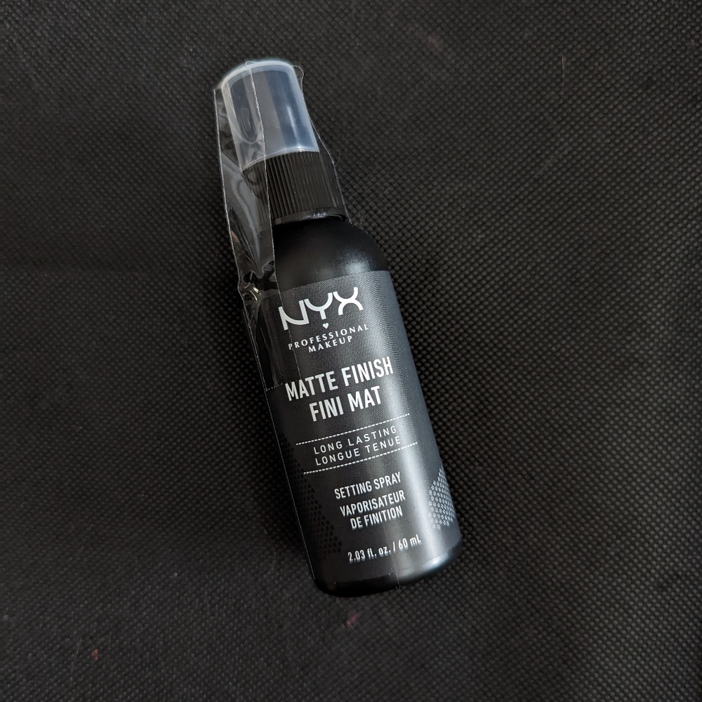 🥳 Matte Finish Makeup Spray